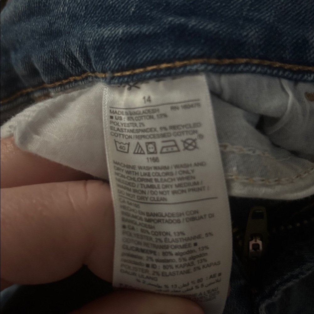 Old Navy Light Blue Cropped Jeans - Picture 3 of 3